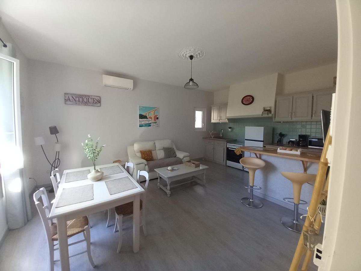 Mas provençal au cœur des vergers Vallabrègues Extérieur photo