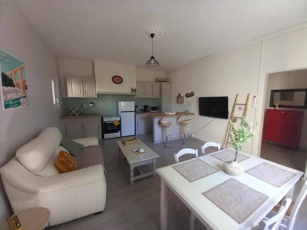 Mas provençal au cœur des vergers Vallabrègues Extérieur photo