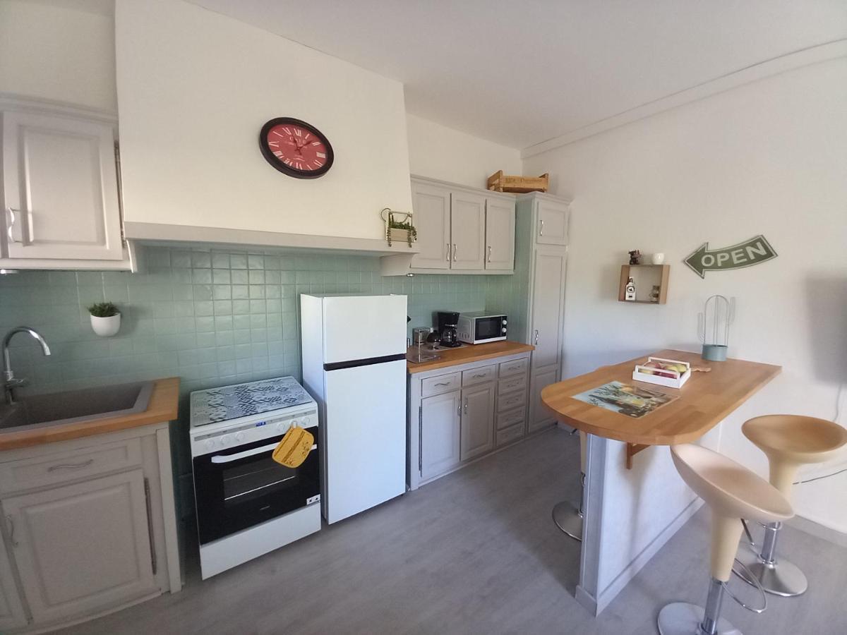 Mas provençal au cœur des vergers Vallabrègues Extérieur photo